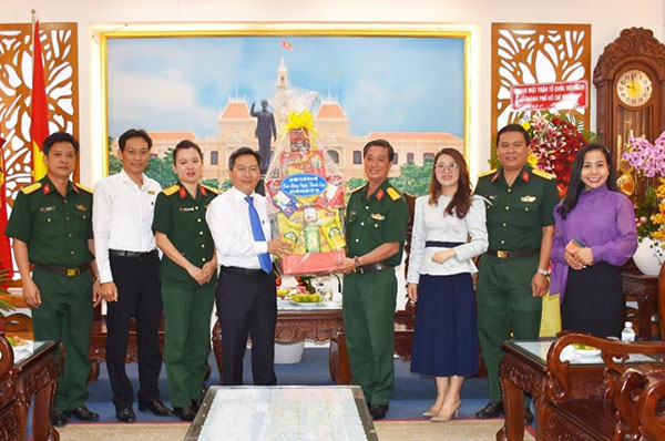 Đảng ủy, Ban Giám đốc Học viện Cán bộ thăm và chúc mừng các đơn vị nhân kỷ niệm 79 năm Ngày thành lập Quân đội Nhân dân Việt Nam